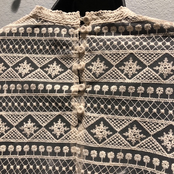 SOLD! Lace Cream Top - Picture 3 of 5